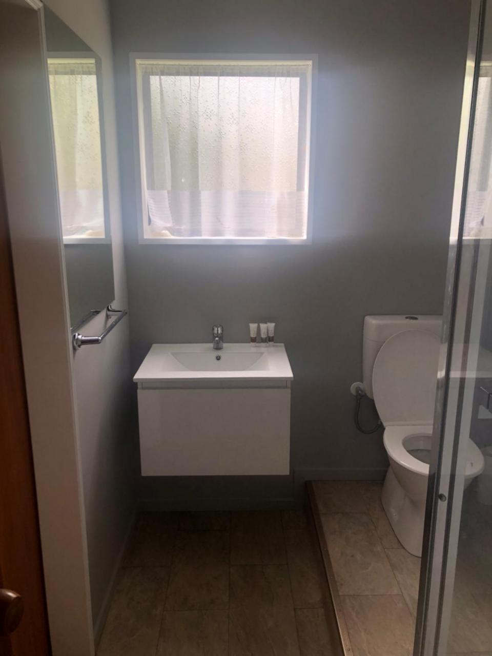 West Lake One Bedroom Accommodation Christchurch Bagian luar foto